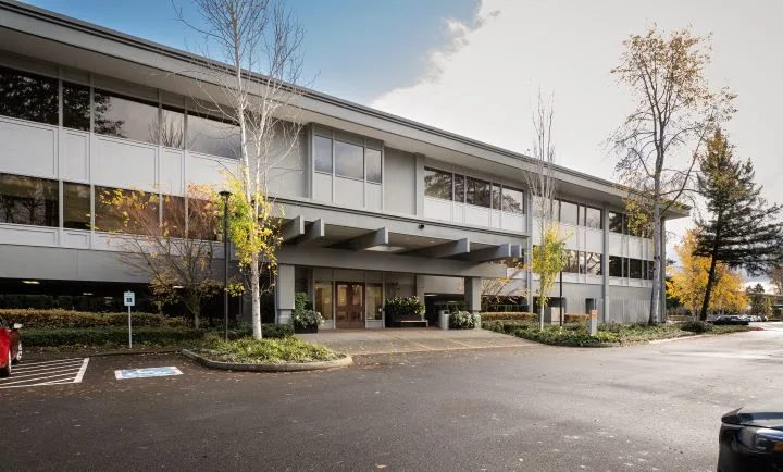 Connections Bellevue - Photo 2