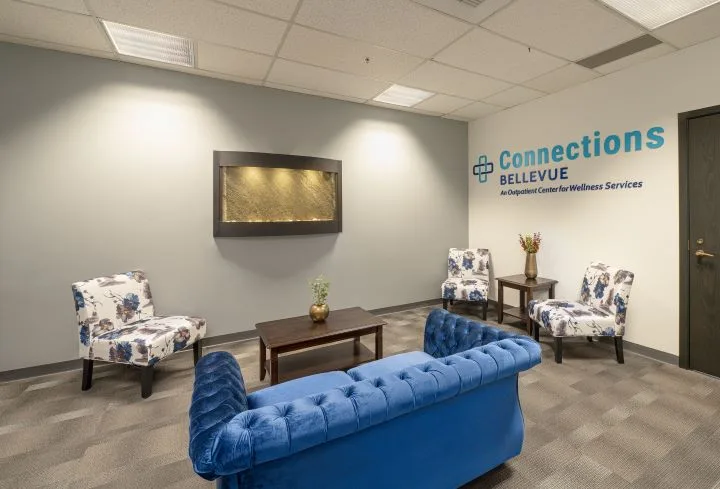 Connections Bellevue - Photo 3