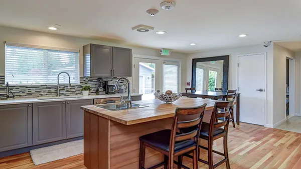 Hotel California By the Sea, Bellevue - Photo 1