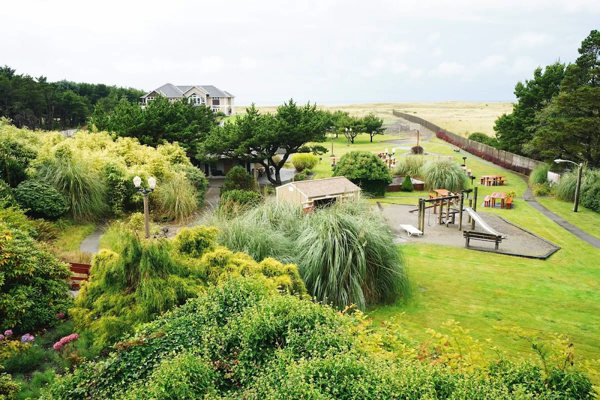 Free by the Sea - Photo 4